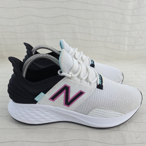 New Balance Shoes - New Balance Womens Roav Fresh Foam Running Shoes White/Black WROAVWB Size 8B